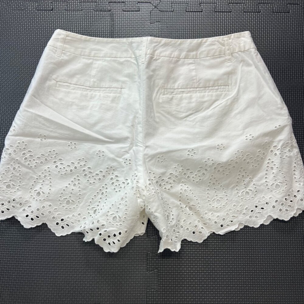 Jennifer Lopez Womens White Eyelet Embroidered Scalloped Hem Shorts Size 8 Made - Picture 2 of 5